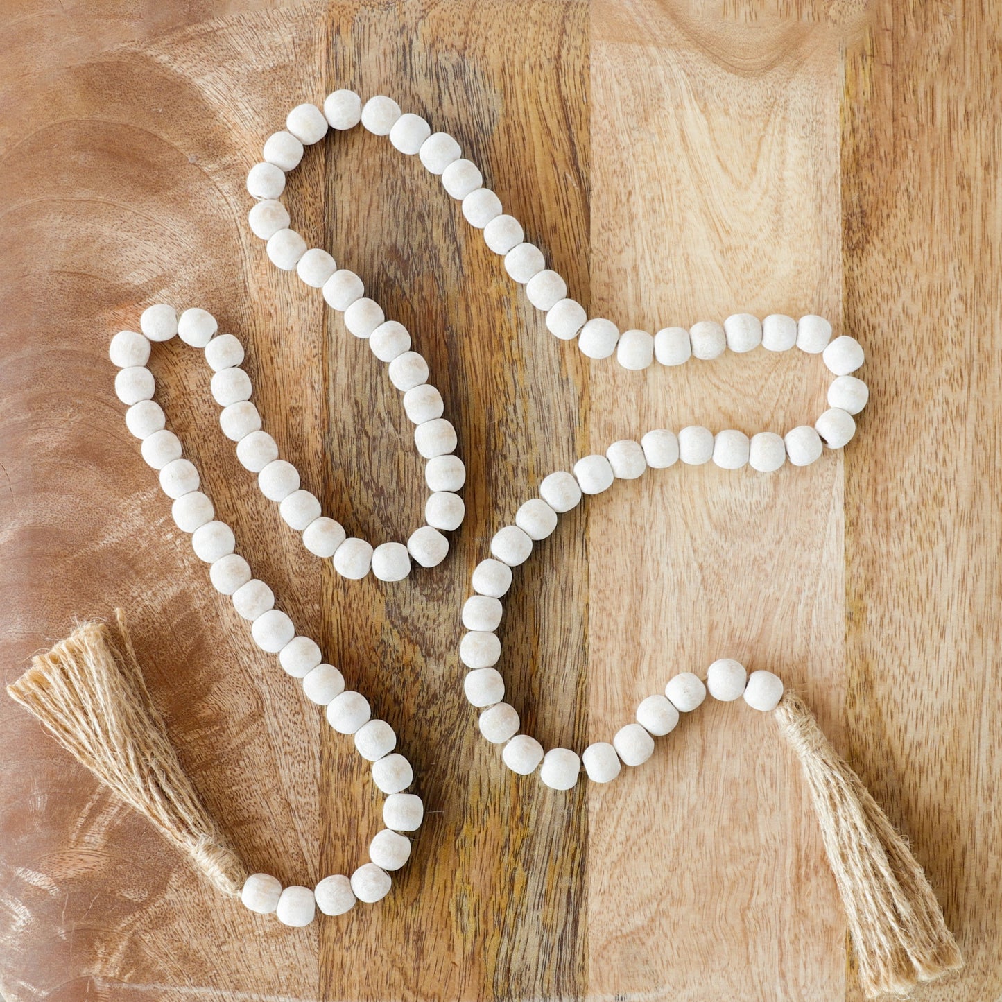 WHITE WOODEN ROUND GARLAND